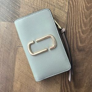 Snapshot Compact Wallet